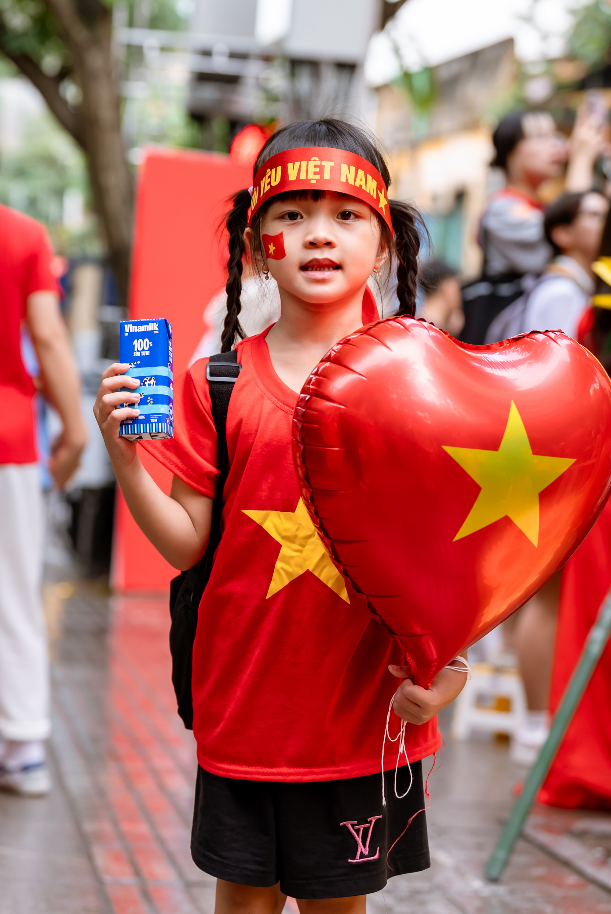 Những mầm non tham gia ngày hội lớn của dân tộc. Những chủ nhân tương lai của đất nước đang được chăm sóc đủ đầy, bằng dinh dưỡng và tri thức; bằng tình yêu, sự gìn giữ và niềm tin của cả một dân tộc dành cho tương lai - Ảnh: Vi Nam