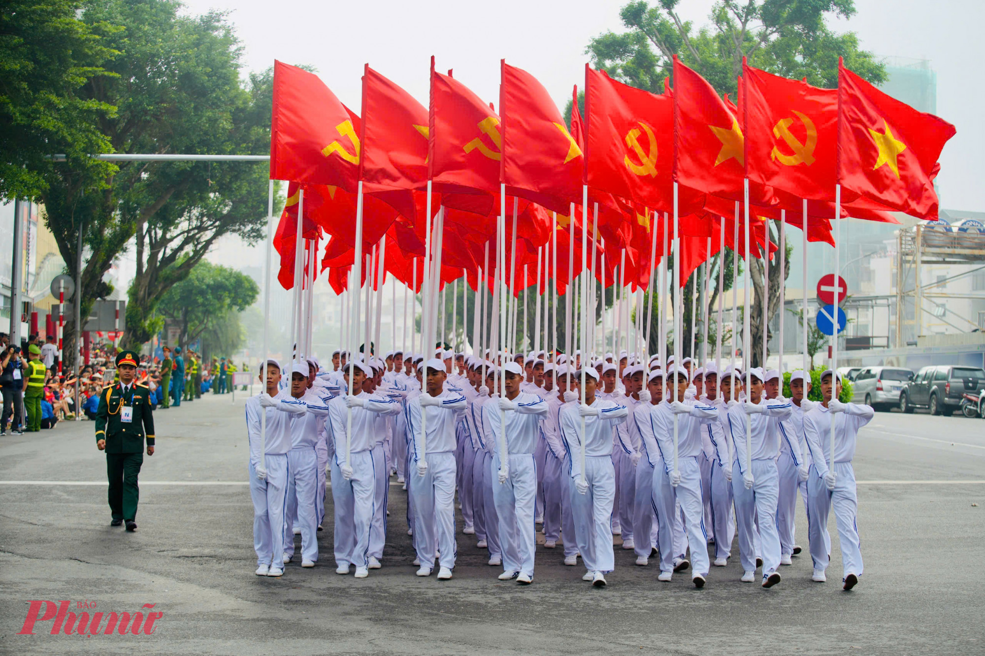Sau khi đi qua lễ đài, các đoàn diễu binh, diễu hành hướng về các tuyến phố, để nhân dân có thể 