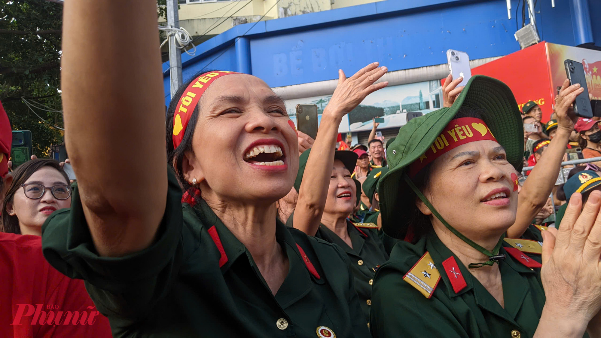 Cựu chiến binh vỡ òa cảm xúc