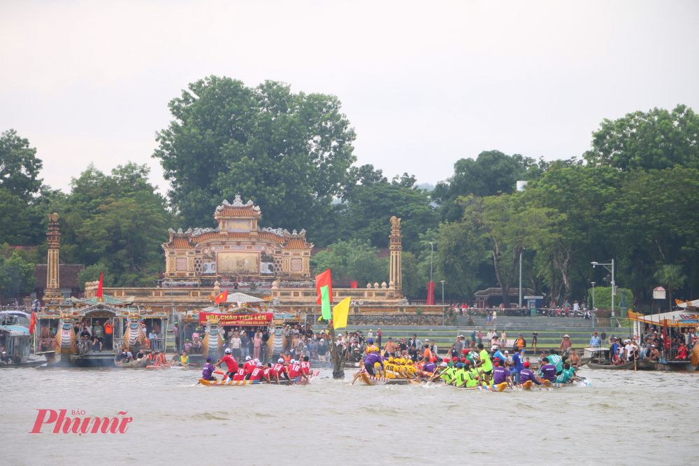 Đua ghe trên sông Hương không chỉ là một cuộc thi thể thao, mà còn là nét văn hóa cộng đồng lâu đời. Người dân Huế vẫn xem đây là dịp để cùng nhau tụ hội, giao lưu, thắt chặt tình làng nghĩa xóm. 