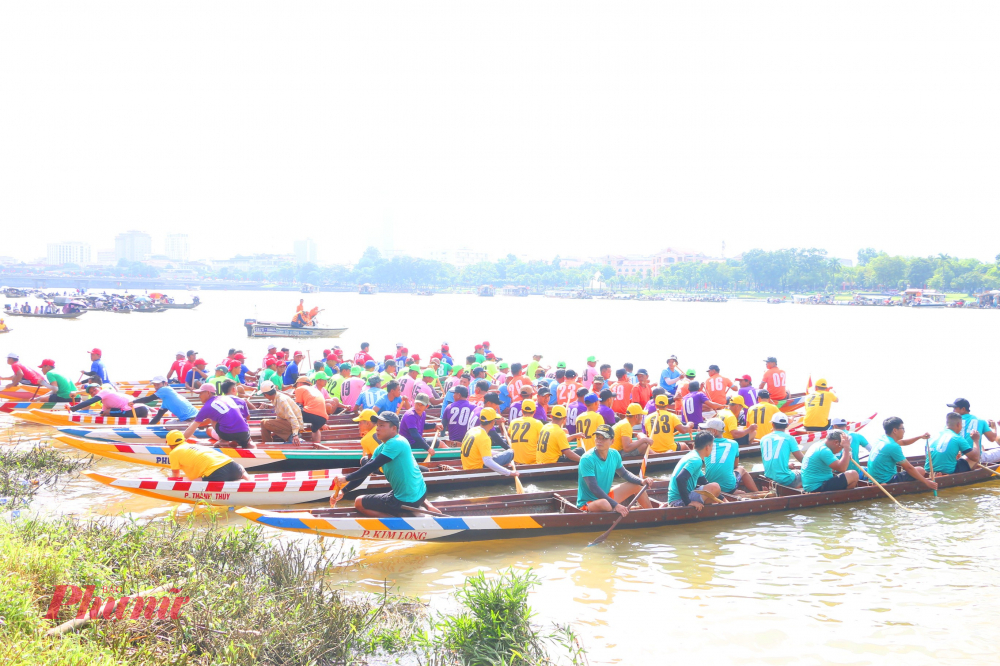 Được duy trì hơn 36 năm qua, giải đua ghe trên sông Hương đã trở thành hoạt động thể thao,văn hóa truyền thống đặc sắc của xứ Huế mỗi dịp Quốc khánh