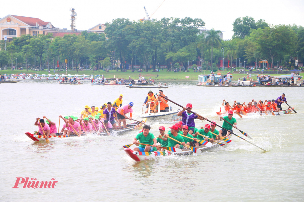 Ông Hoàng Quang Huy, đội đua ghe xã Quảng Điền tham gia đua ghe trên sông Hương cho biết: “Với tinh thần thể thao của bà con vùng sông nước, hàng năm thành phố Huế tổ chức  đua ghe vào dịp 2/9. Tổ chức giải đua ghe này nhằm nâng cao tinh thần đoàn kết, giúp là con rèn luyện thể thao sông nước và tinh thần ngày 2/9 trên toàn quốc”.