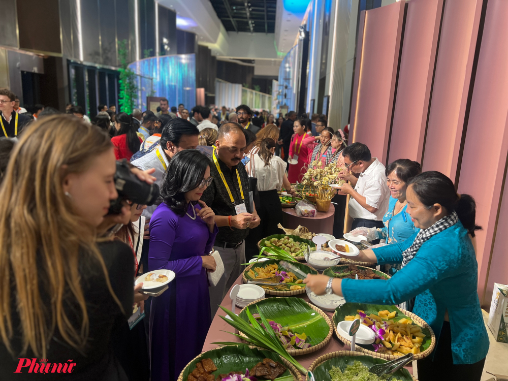 Nhiều món ăn truyền thống của Việt Nam được giới thiệu đến bạn bè trong và ngoài nước