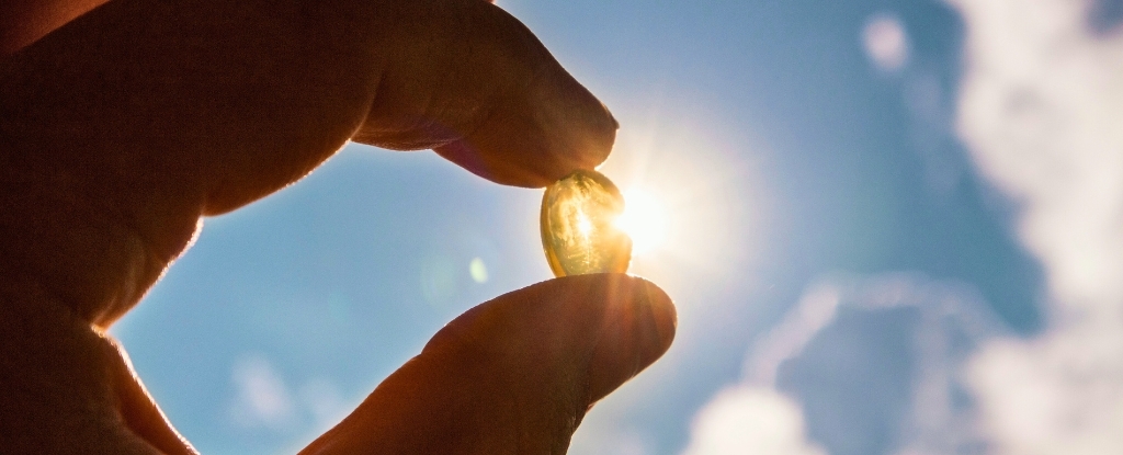Bên cạnh tác dụng chống loãng xương, vitamin D còn hứa hẹn khả năng chống lão hóa ở cấp độ tế bào - Ảnh: Canva