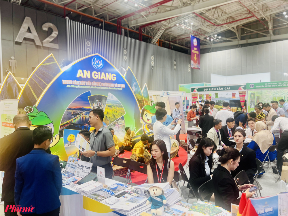Gian hàng các tỉnh, thành của Việt Nam sau sáp nhập cũng đông đúc hơn, đa dạng các sản phẩm tour, tuyến du lịch. 