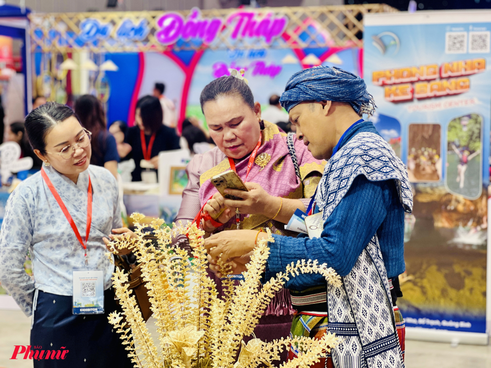 Ngoài triển lãm, hội chợ còn mang đến nhiều sự kiện chuyên đề đáng chú ý như: Diễn đàn Du lịch cấp cao về chuyển đổi số và chuyển đổi xanh; Hội nghị Lữ hành toàn quốc 2025; các hội thảo về thương hiệu điểm đến, năng lượng sạch, chiến lược tiếp thị trong bối cảnh mới; chuỗi talkshow khởi nghiệp đổi mới sáng tạo du lịch với chủ đề “Điểm đến thông minh, Hành trình sống động”.