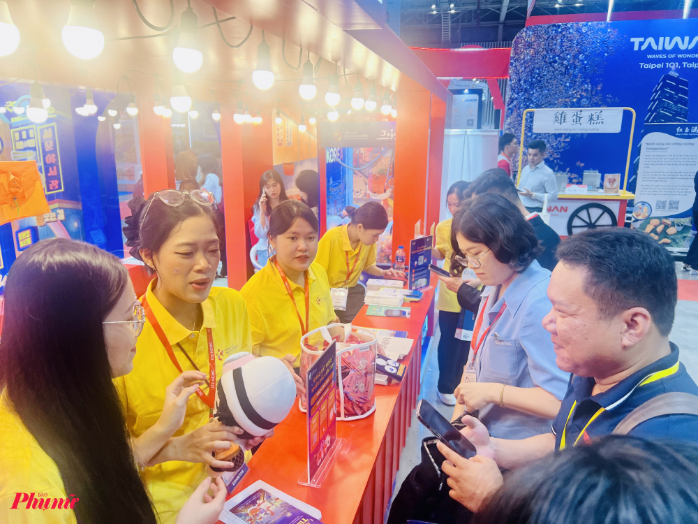 Bà Park Eun Jung – Trưởng đại diện KTO tại Việt Nam chia sẻ: “Chúng tôi mong muốn không chỉ giới thiệu sản phẩm du lịch, mà còn mang đến một hành trình trải nghiệm thu nhỏ để du khách cảm nhận được Hàn Quốc theo cách gần gũi nhất. Từ ẩm thực, văn hóa chợ truyền thống, hoạt động về đêm đến K-culture và xu hướng làm đẹp, tất cả đều gợi mở mong muốn khám phá Hàn Quốc sâu hơn trong tương lai.”