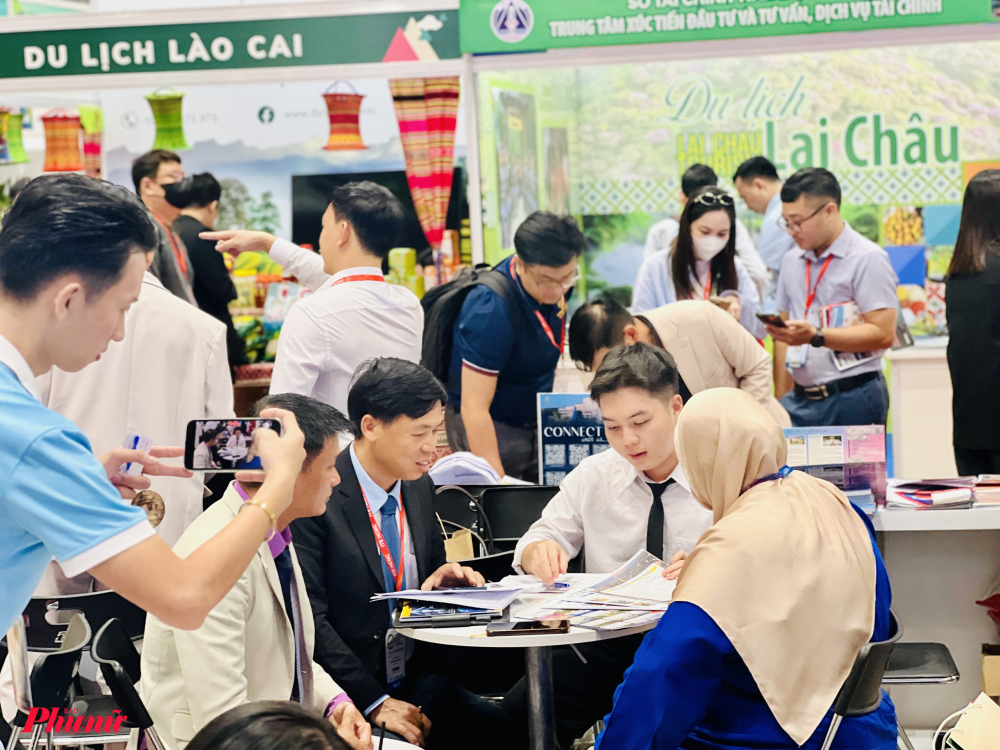 Tour Đông Bắc Á (Nhật Bản, Hàn Quốc, Trung Quốc, Đài Loan) và Singapore: giảm 2 triệu đồng, giá còn từ 10,99 – 26,99 triệu đồng. Tour Hồng Kông và Thái Lan (hợp tác cùng HKTB, TAT): giảm từ 1 – 2 triệu đồng, giá còn từ 6,39 – 14,99 triệu đồng. Các chương trình này nhằm mở rộng cơ hội cho du khách Việt trải nghiệm nhiều điểm đến hấp dẫn với chi phí hợp lý.
