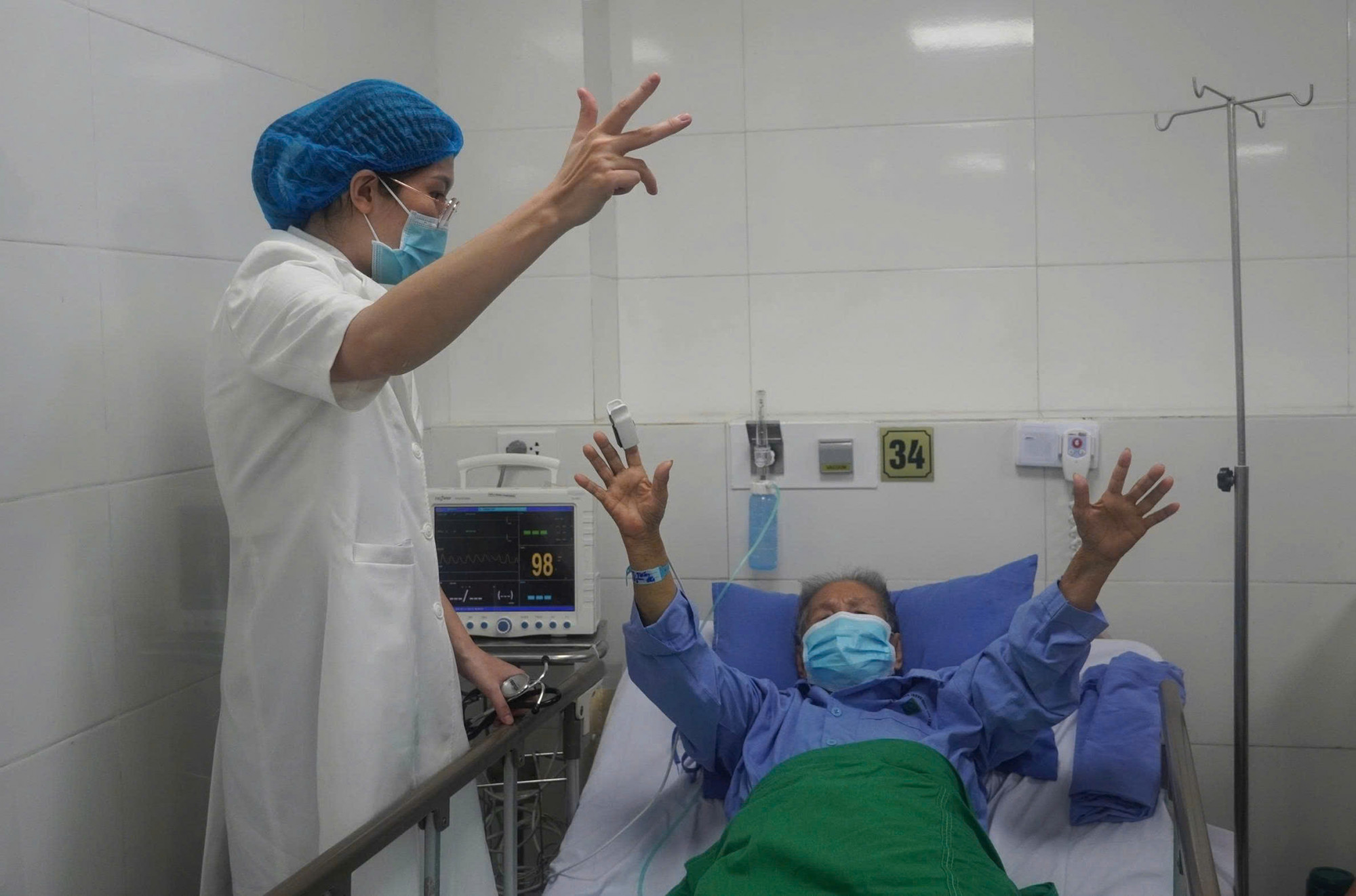 Bệnh nhân 90 tuổi ổn định sau khi can thiệp thành công. 