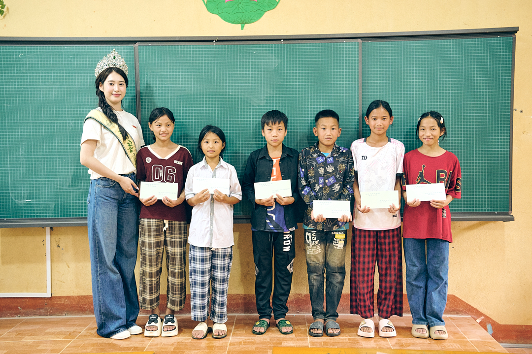 Người đẹp bày tỏ mong muốn trong tương lai có thể xây dựng một quỹ thiện nguyện lâu dài, nhằm giúp đỡ nhiều hoàn cảnh khó khăn hơn, đặc biệt là trẻ em vùng cao. 