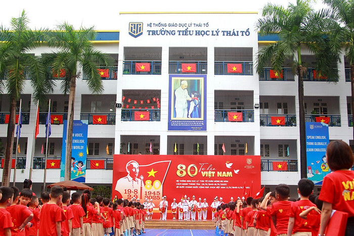 Hệ thống giáo dục Lý Thái Tổ (TP Hà Nội) tổ chức chương trình 80 năm Tự hào Việt Nam chào mừng 80 năm Cách mạng Tháng Tám và Quốc khánh 2/9. Ảnh: Mạnh Đoàn