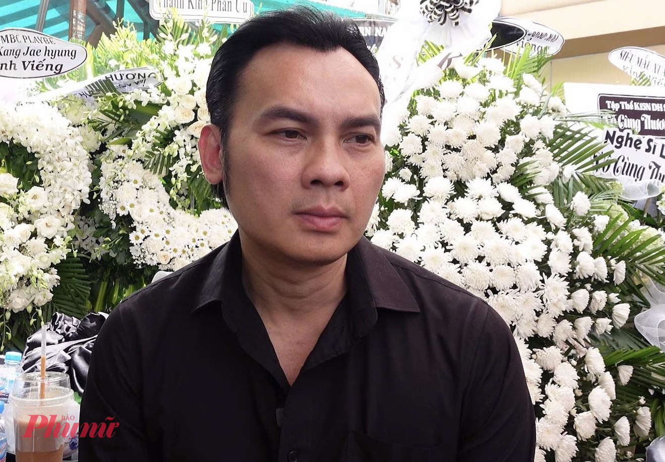 NSƯT Kim Tiểu Long tại lễ tang của nghệ sĩ Ngọc Trinh