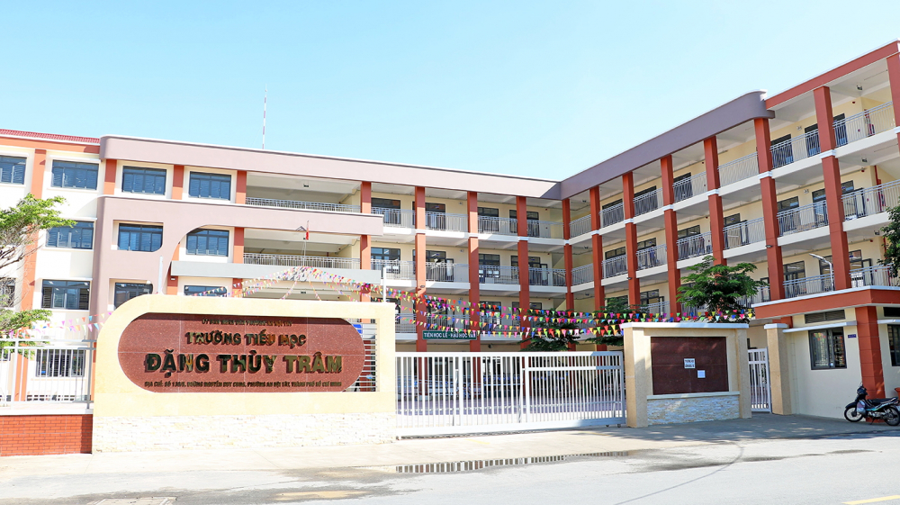 Rộn ràng đón năm học mới ở những ngôi trường mới tại TPHCM Toàn cảnh khuôn viên sạch đẹp, hiện đại của Trường tiểu học Đặng Thùy Trâm