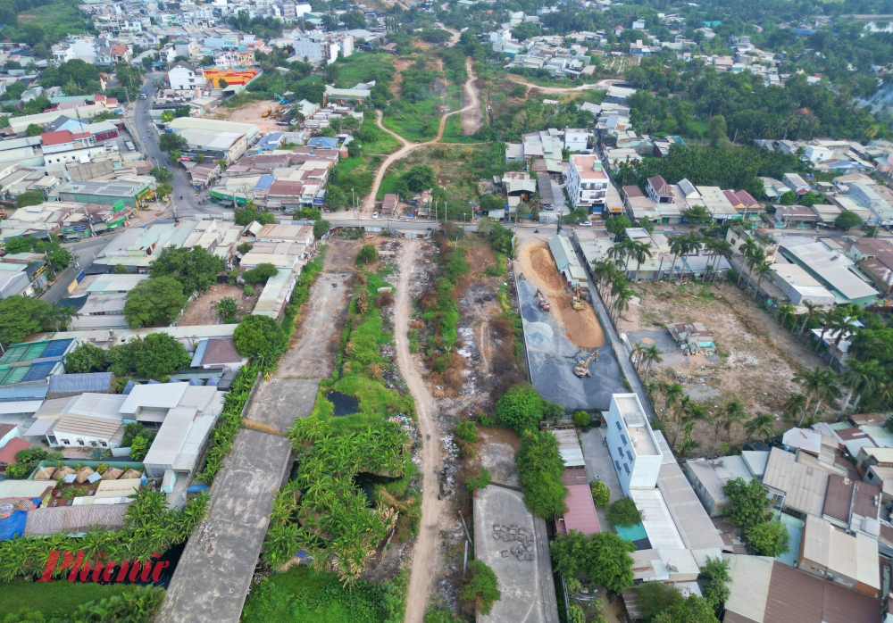Dù bị đình trệ kéo dài và gặp nhiều khó khăn, dự án Vành đai 2 đoạn 3 đang được thành phố tập trung cao độ tháo gỡ trên cả ba yếu tố: giải phóng mặt bằng, điều chỉnh hợp đồng BT, và cơ chế thanh toán bằng quỹ đất.  Với quyết tâm “nóng” từ UBND TP, dự án có cơ hội được tái khởi động trong năm 2025 và hoàn thành trong thời gian ngắn, hướng đến mục tiêu kết nối thông suốt toàn tuyến và giảm áp lực giao thông khu vực Đông thành phố.