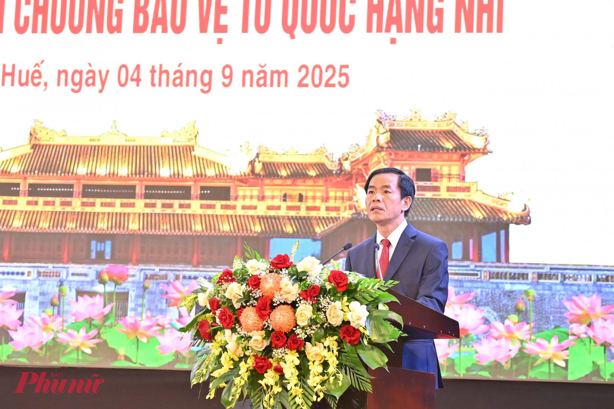 Đồng chí Nguyễn Văn Phương, Phó Bí thư Thành ủy, Chủ tịch UBND thành phố Huế đọc diễn văn tại buổi Lễ