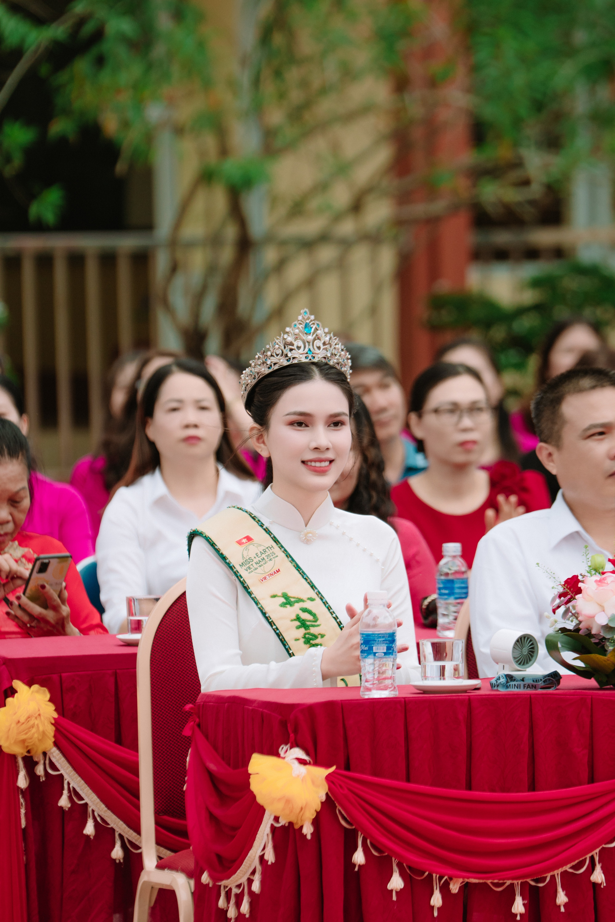 Linh Đan cũng đang ấp ủ một số kế hoạch nghệ thuật trong thời gian tới. Trước mắt, mỹ nhân 21 tuổi rèn luyện các kỹ năng về diễn xuất. Đồng thời, cô cũng mong rằng mỗi lần xuất hiện đều mang đến giá trị tích cực và xứng đáng với tình cảm, sự kỳ vọng của khán giả.