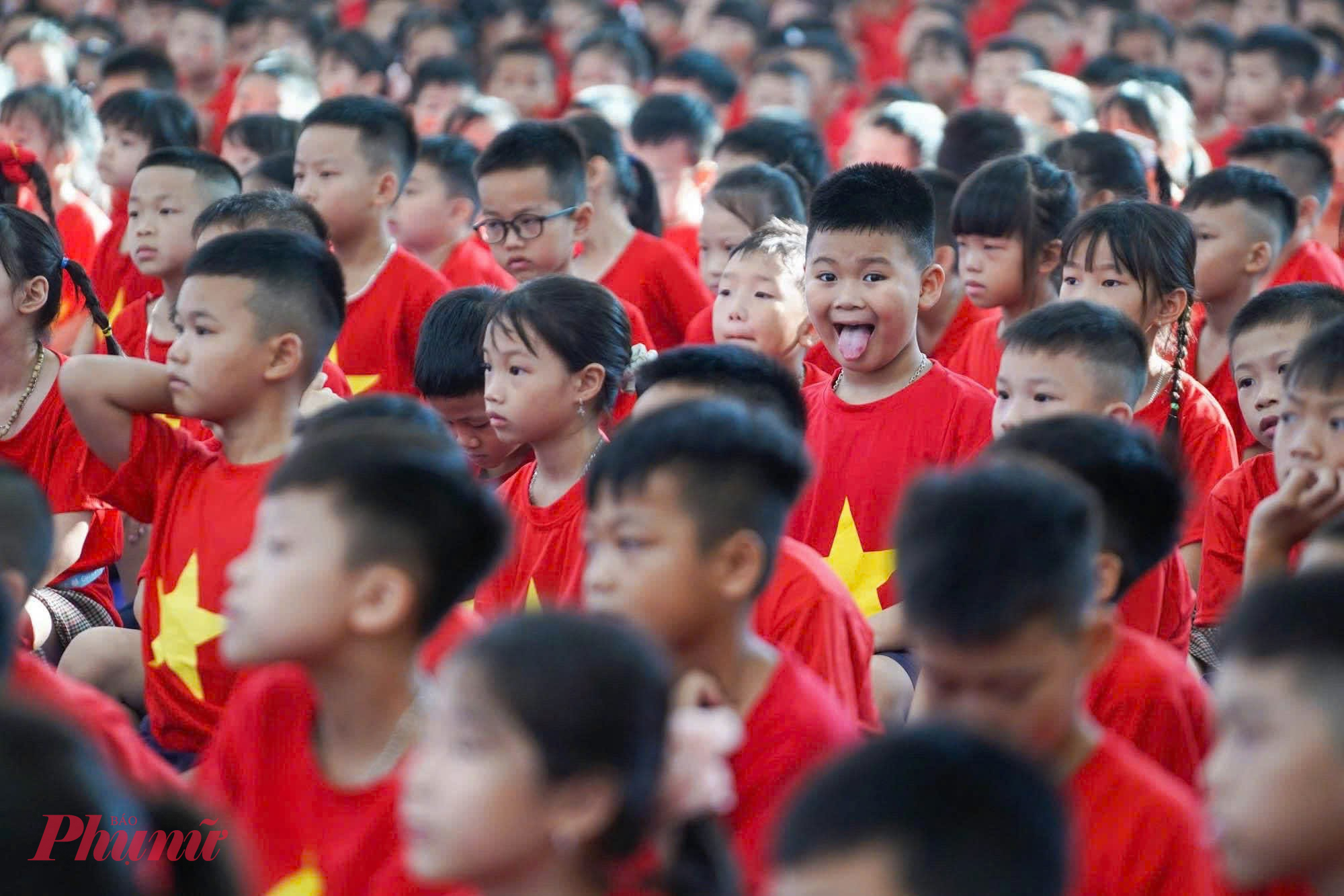 , những người bạn mới và thầy cô sẽ giúp các em nhanh chóng hòa nhập vào môi trường mới 