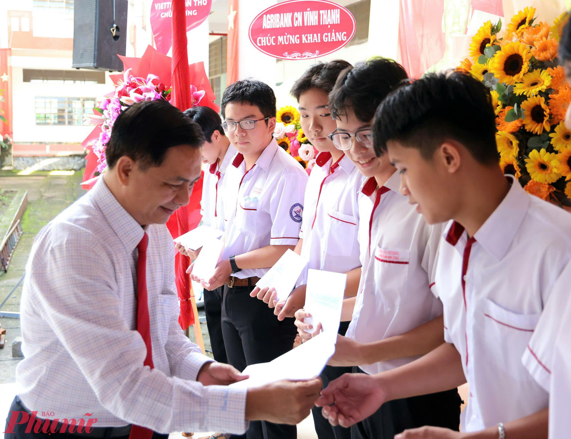 Hơn 654.000 học sinh các cấp ở TP Cần Thơ nô nức đến trường dự khai giảng