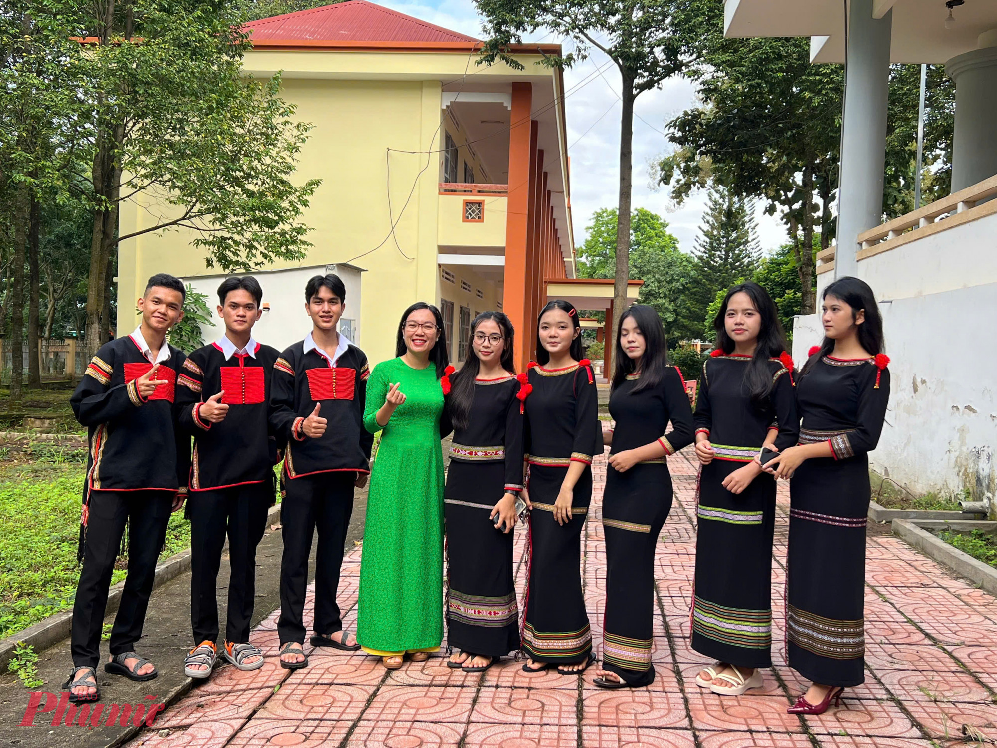 Sự phấn khởi của thầy cô giáo và học sinh trước lễ khai giảng