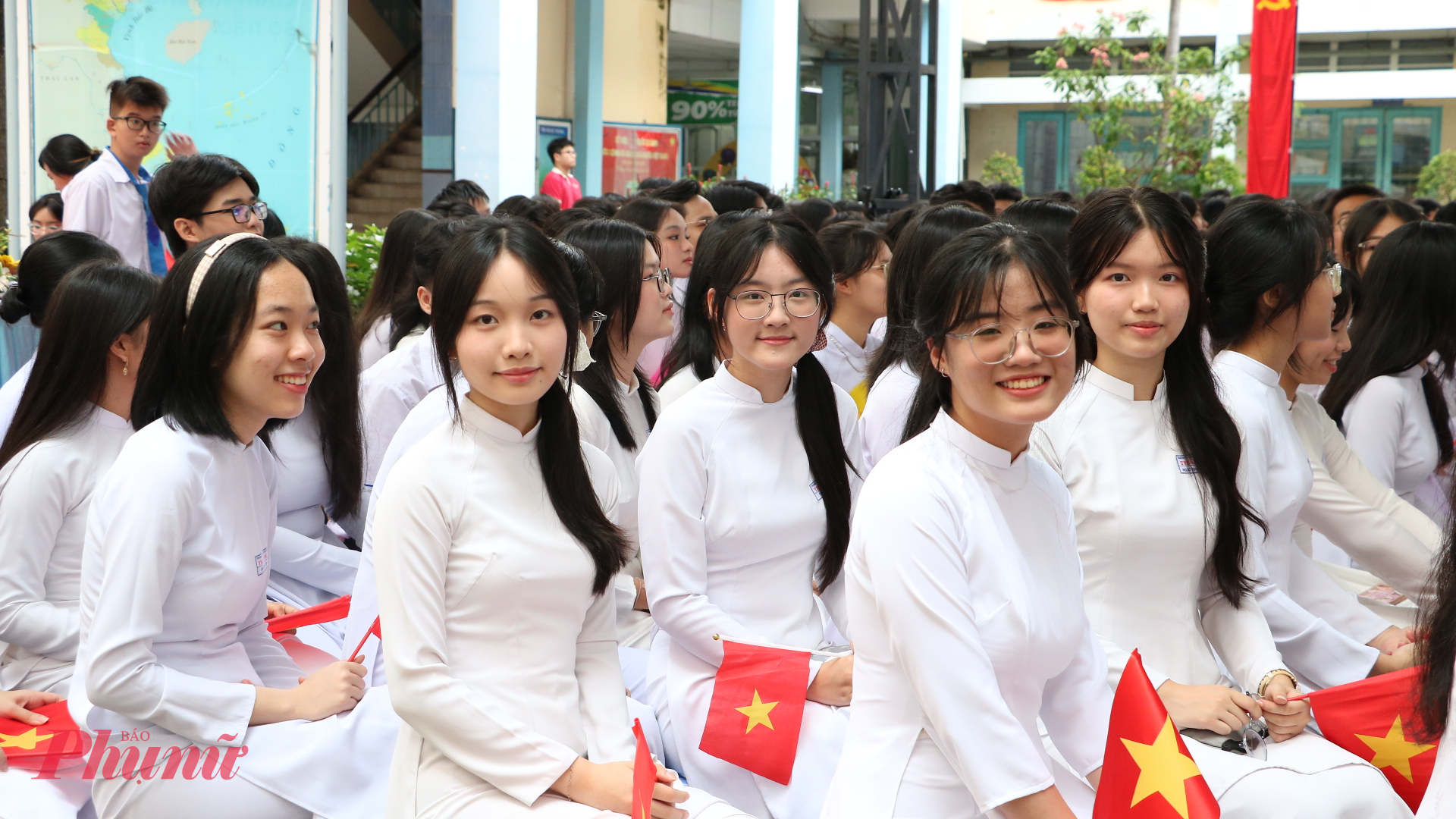 Học sinh rạng rỡ trong ngày khai trường - Ảnh: Trang Thư
