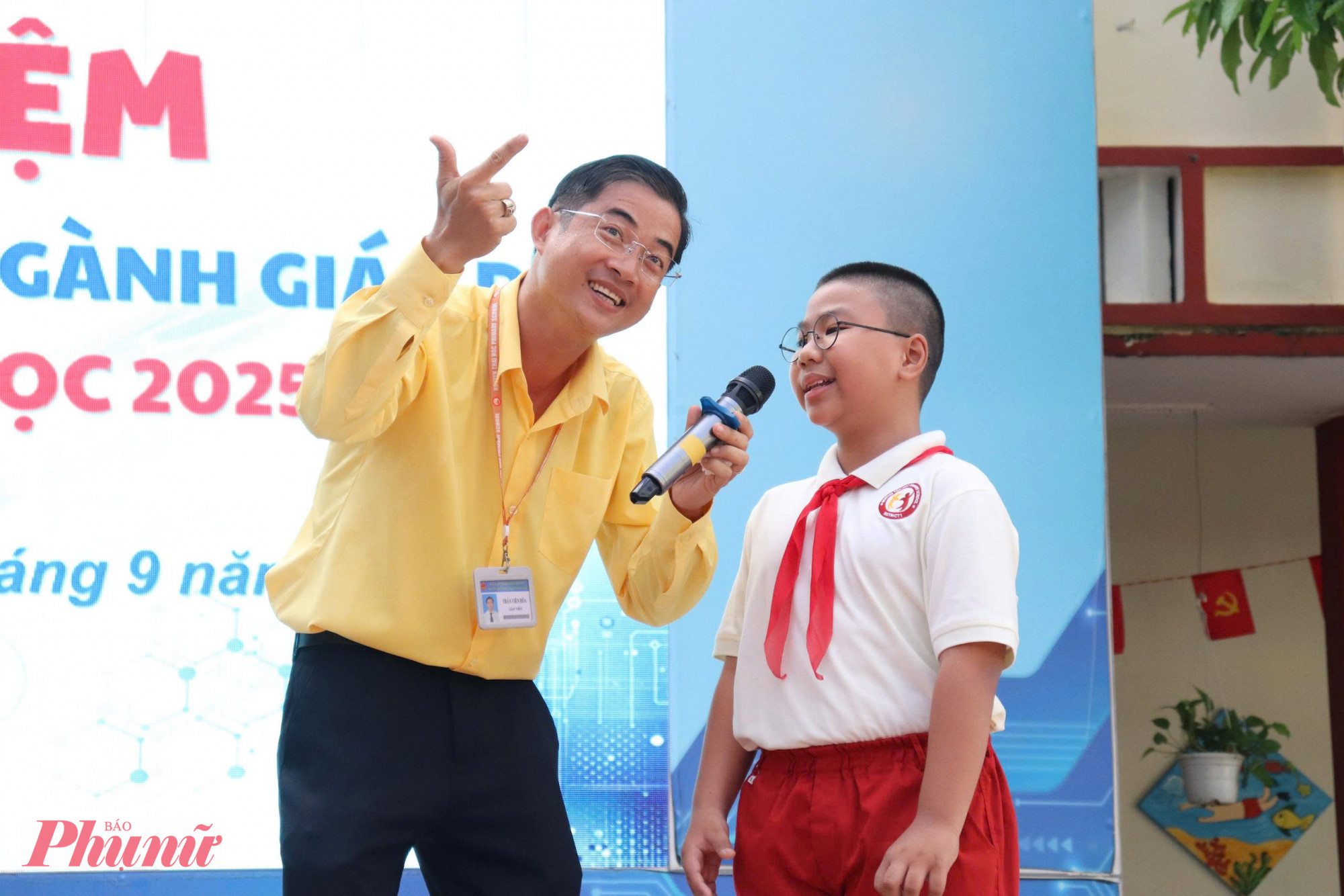 Học sinh Trường tiểu học Nguyễn Thái Học trả lời các câu hỏi vui của thầy giáo 