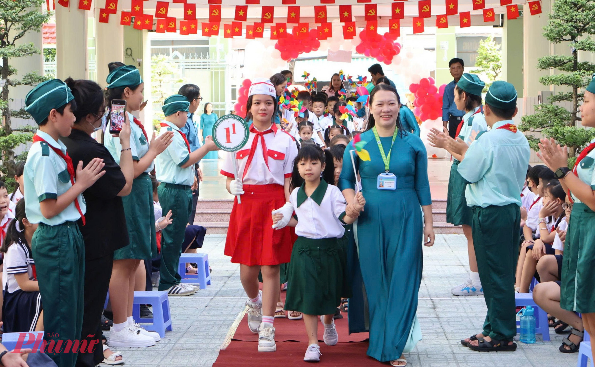 Trường tiểu học Hiệp Tân (phường Phú Thạnh) chào đón học sinh lớp Một