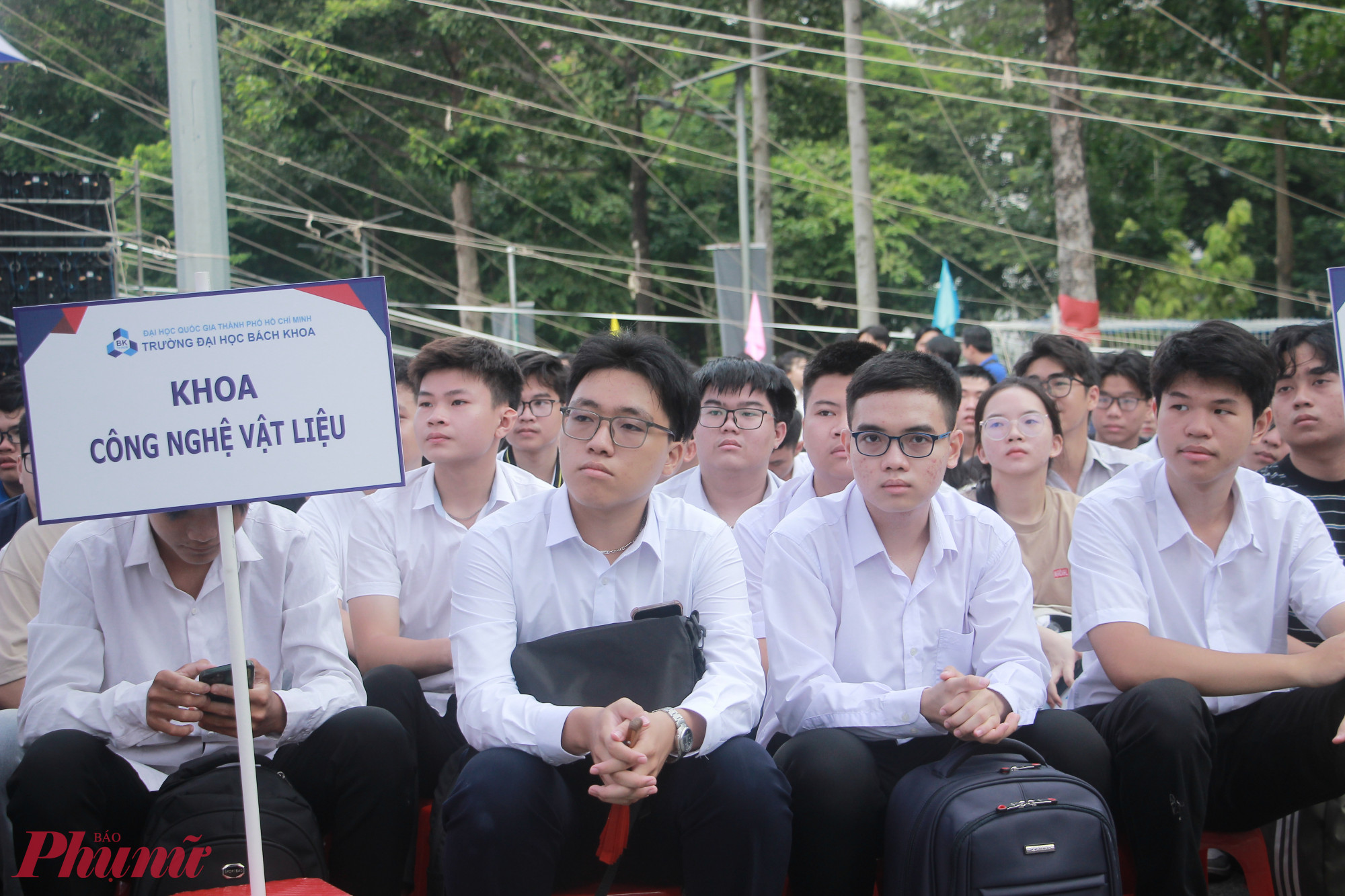 Sinh viên đại học, sau đại học thuộc các trường thành viên ĐH Quốc gia TPHCM có cơ hội ứng tuyển vào 500 vị trí việc làm ở Tập đoàn CT Group, với mức lương khởi điểm 20 triệu đồng/tháng - Ảnh: Nguyễn Loan