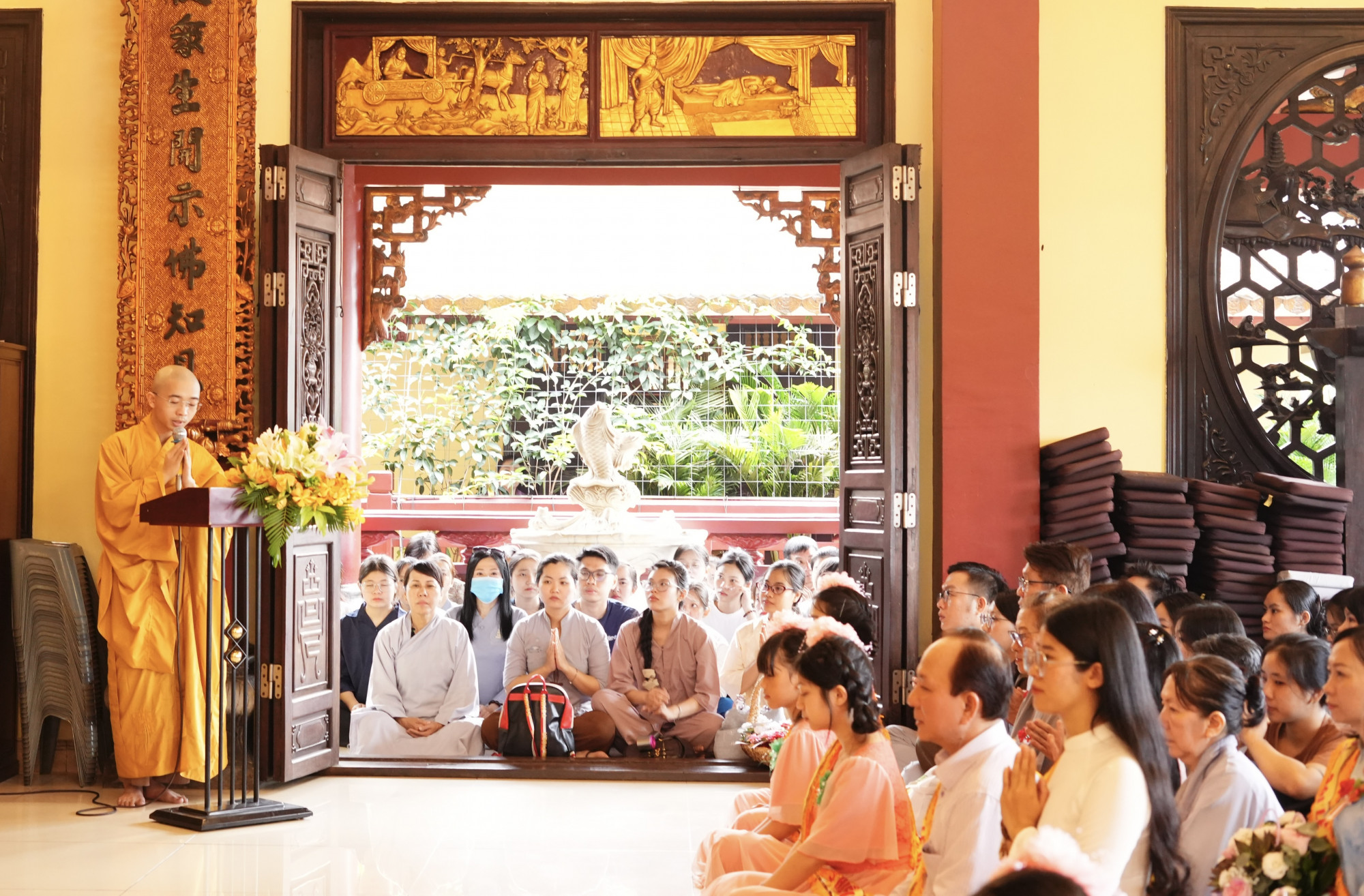 Phật tử và người dân tham dự các hoạt động trong ngày Lễ Vu lan