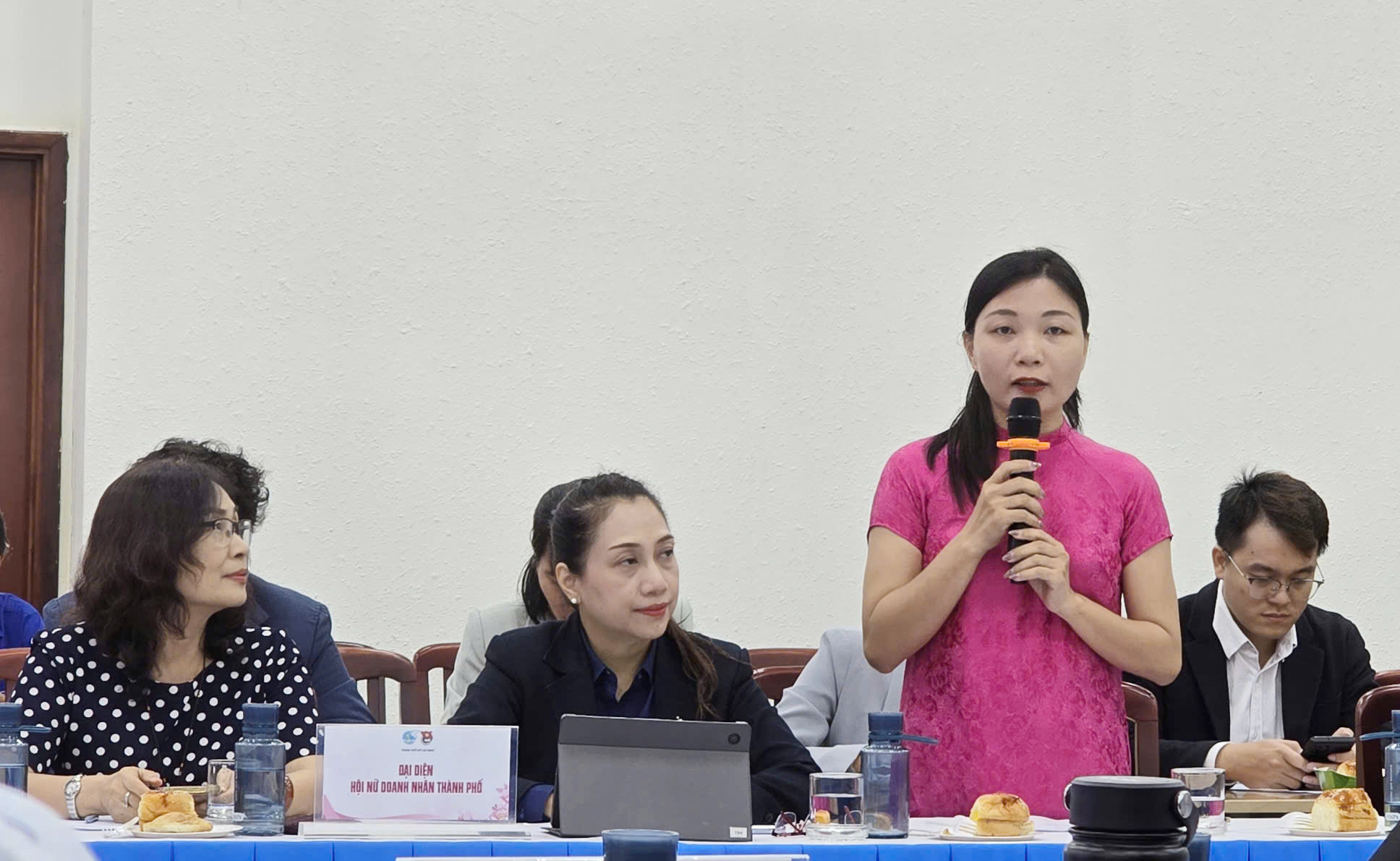 Các đại biểu tham gia chia sẻ góc nhìn, góp ý liên quan nhiều nội dung liên quan đến 3 chỉ số  phát triển 