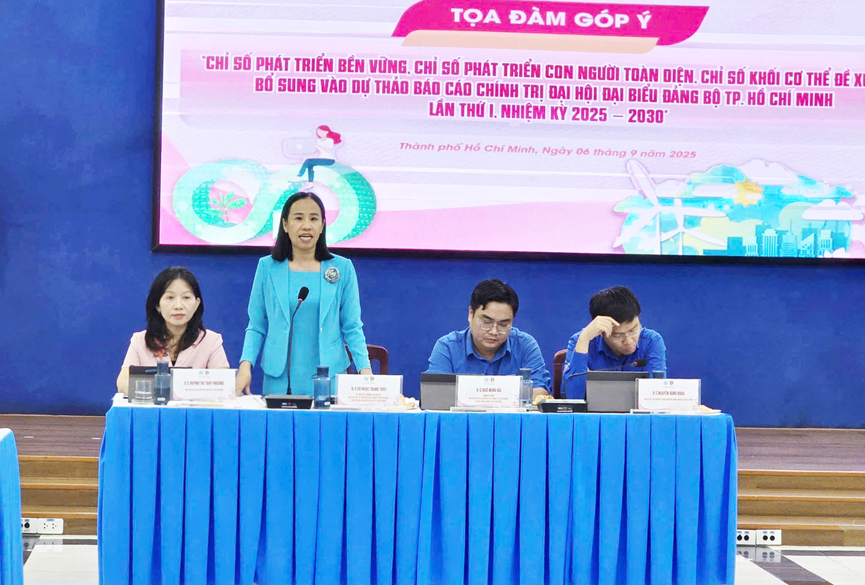 Chủ tịch Hội LHPN TPHCM Võ Ngọc Thanh Trúc - gửi lời cảm ơn đến các ý kiến phát biểu cũng như các bài viết tham luận tại hội nghị