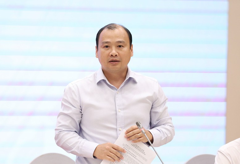 Ông Lê Hải Bình trả lời tại buổi họp báo. Ảnh: VGP