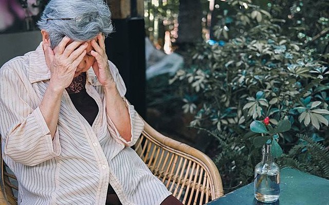 Người già có những nỗi lo mà con cháu không hiểu được (ảnh minh họa)