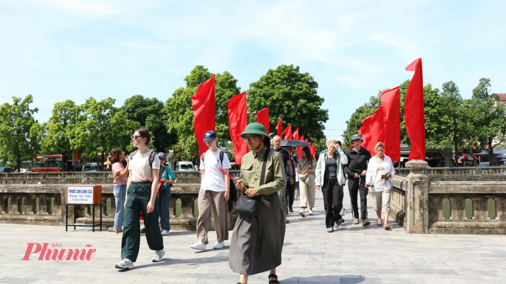 Di tích thường mở cửa đón khách từ 7h00 đến 17h00 hàng ngày, kể cả cuối tuần và lễ Tết.