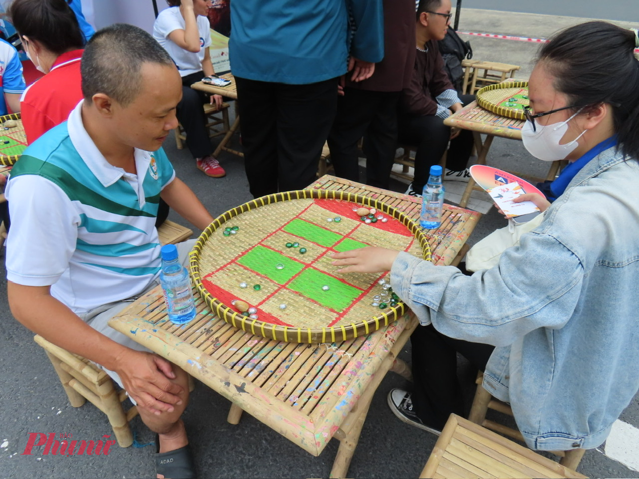 Người dân tham gia các trò chơi dân gian