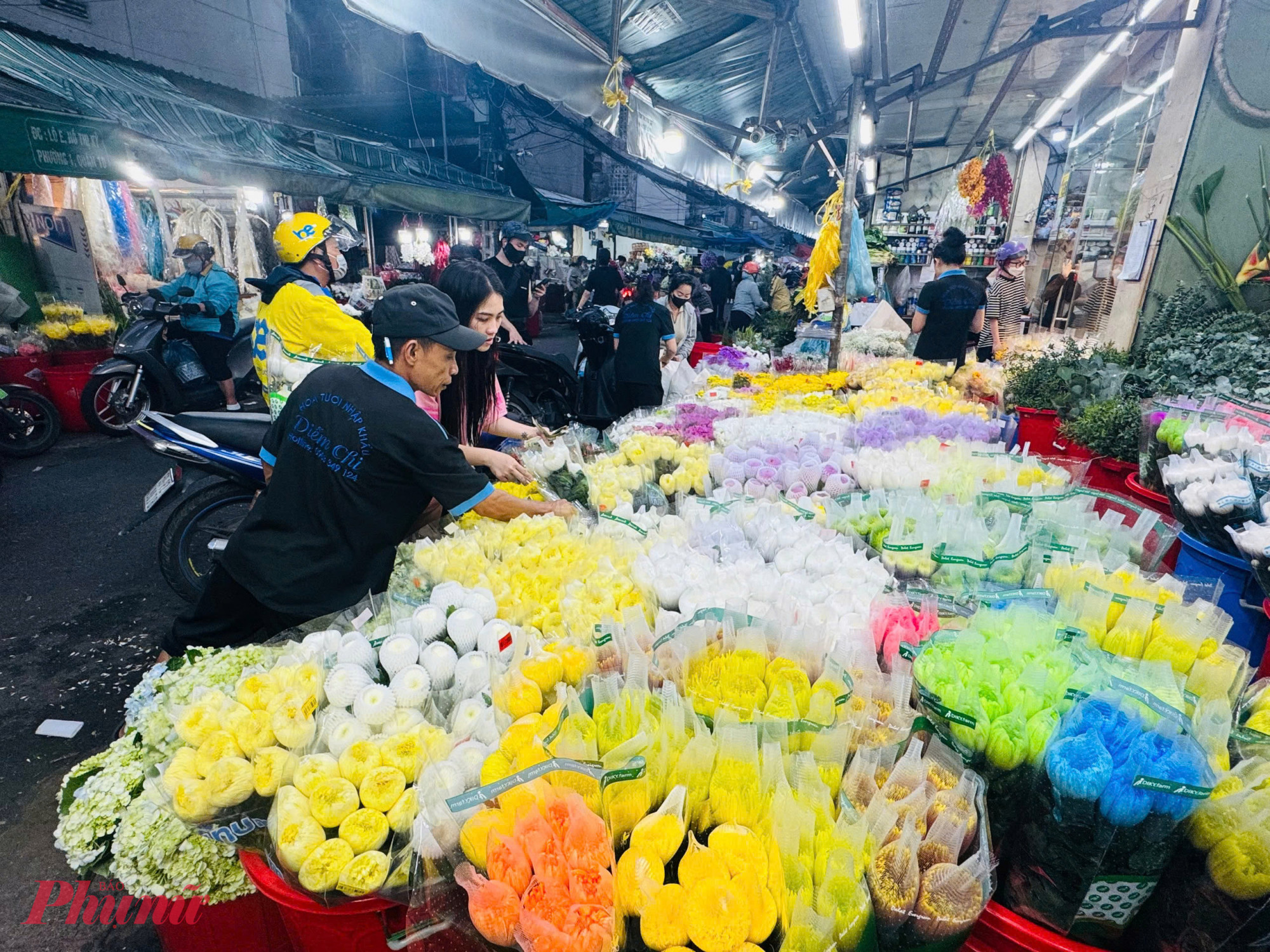 Chợ hoa Hồ Thị Kỷ (phường Vườn Lài, TPHCM) vắng khách hẳn so với mọi năm 