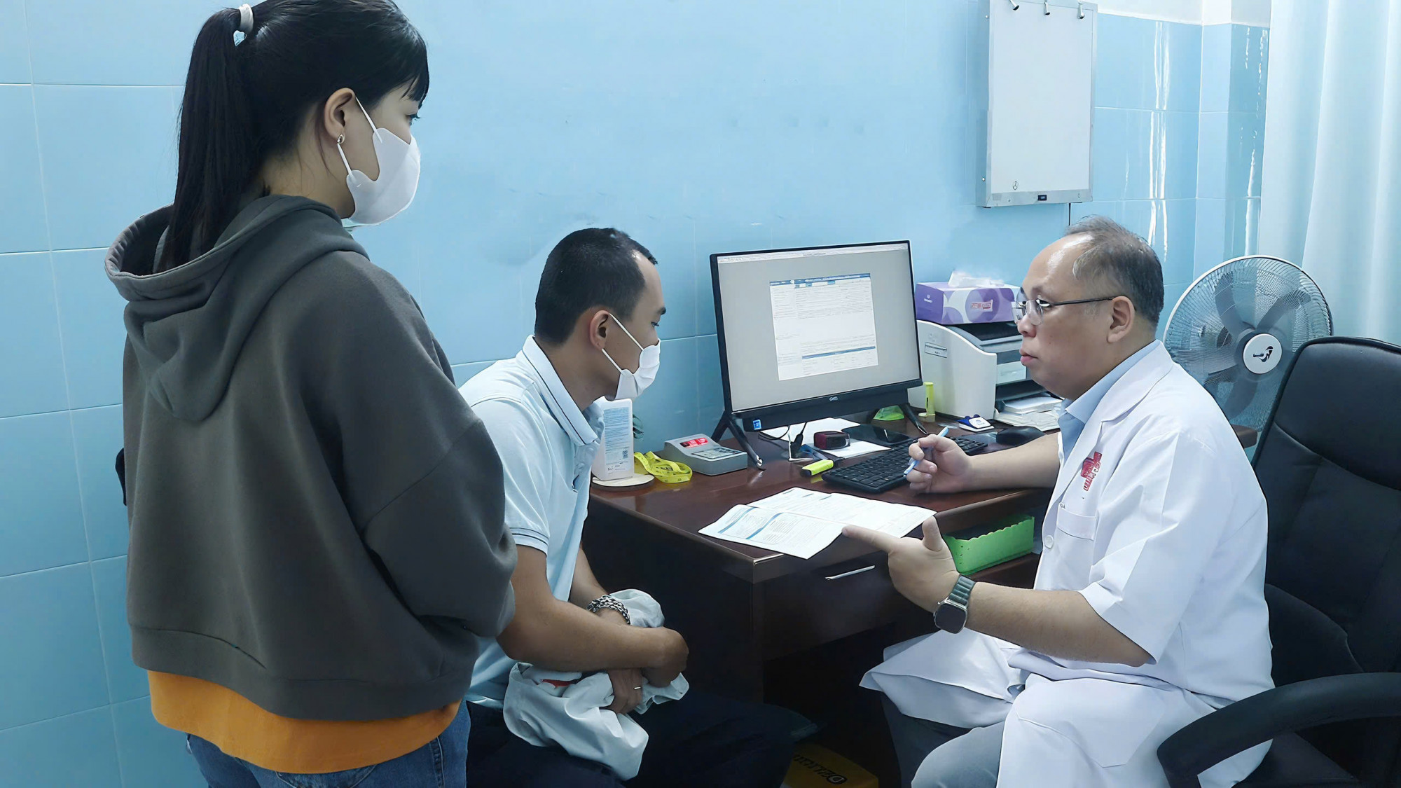 Nhiều cặp vợ chồng tìm đến bác sĩ để cải thiện chất lượng chuyện chăn gối - Ảnh: Nhã Chân