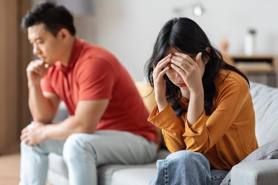 Anh muốn bán đất chữa bệnh cho vợ cũ khi nợ nần chồng chất. (Hình minh hoạ)