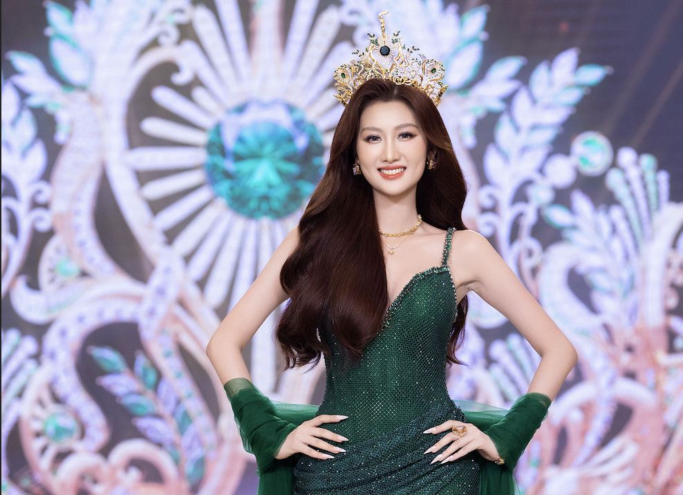 Hoa hậu Quế Anh giới thiệu mẫu vương miện mới của cuộc thi