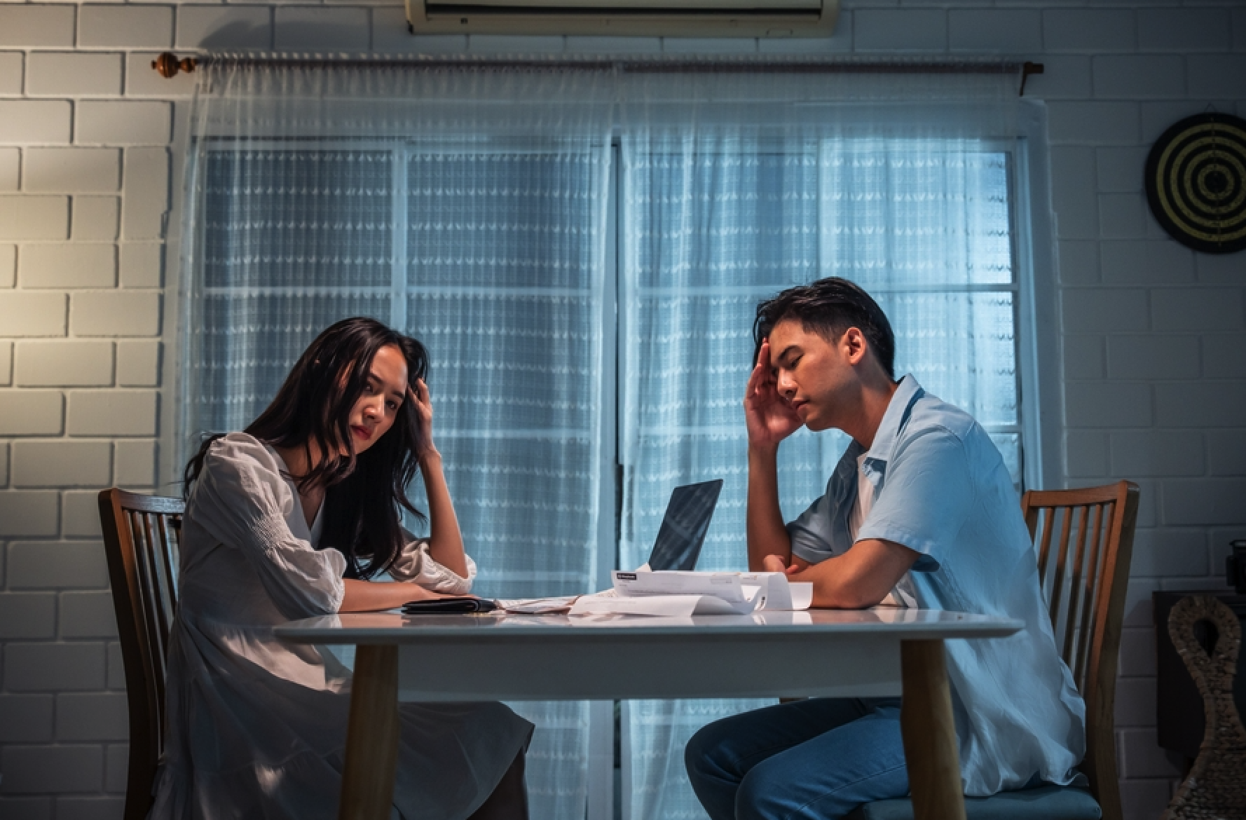 Ai kiếm được nhiều tiền, quyền lực trong tay người ấy? Ảnh minh họa: Shutterstock