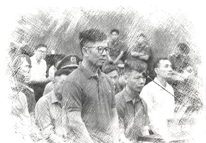 Bị cáo Nguyễn Duy Hưng khai báo tại tòa - Ảnh: N.A