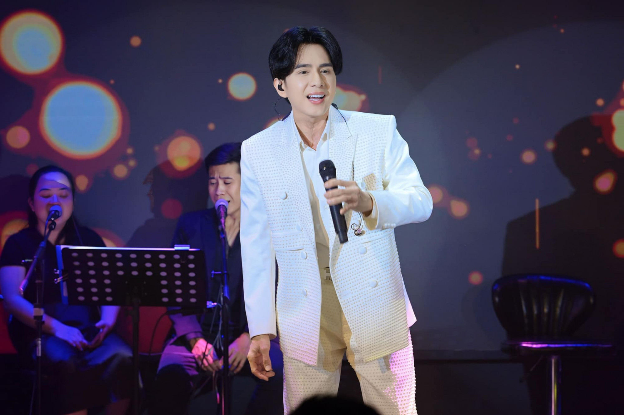 Ca sĩ Đan Trường hiện chỉ biểu diễn trong một ít show để dành sức chuẩn bị cho live concert