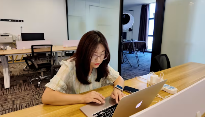 Nhiều người tìm đến văn phòng giả để giả vờ làm việc