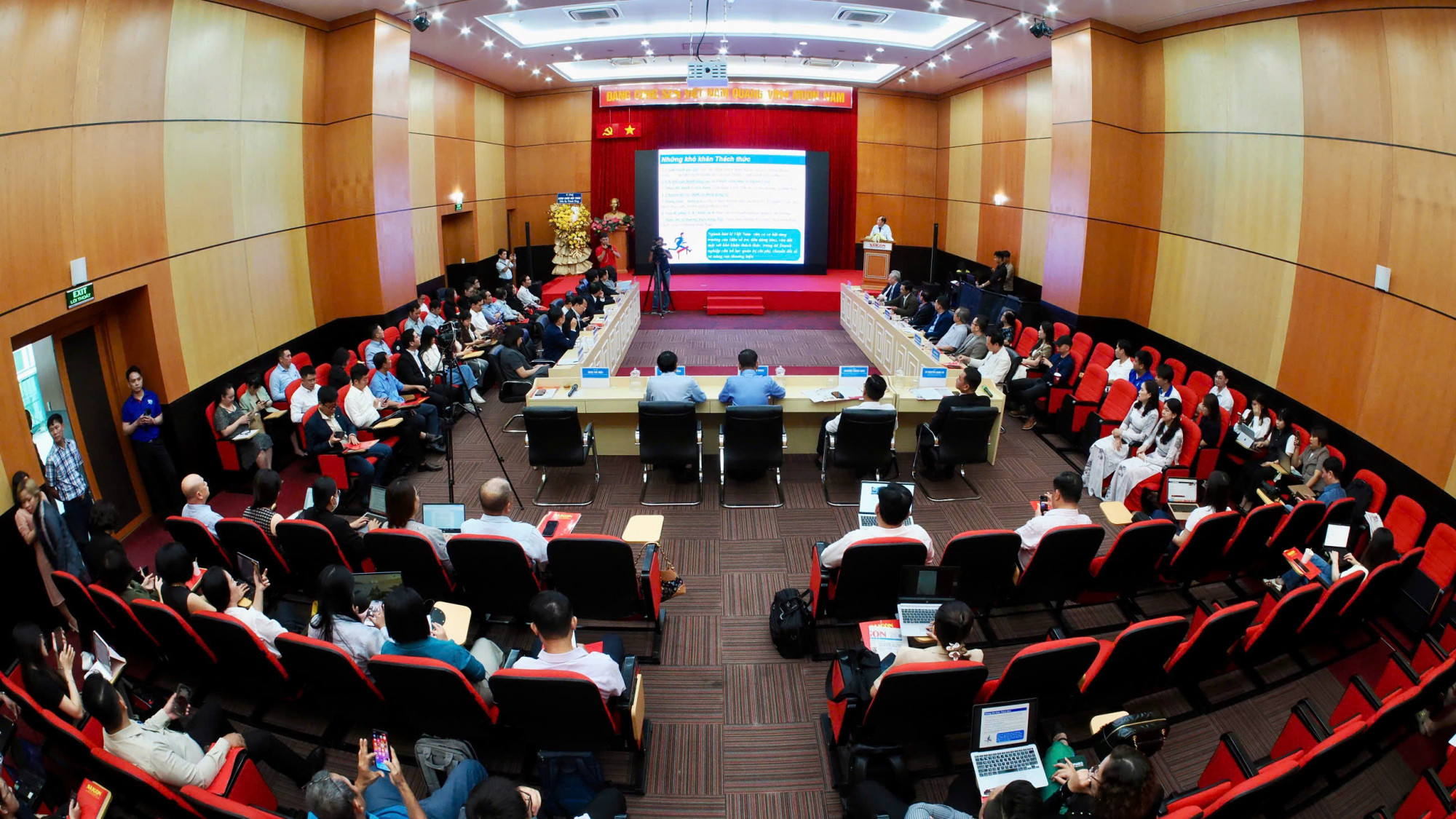 Các chuyên gia, doanh nghiệp tham dự hội thảo ngày 9/9 - Ảnh: Hoàng Hùng