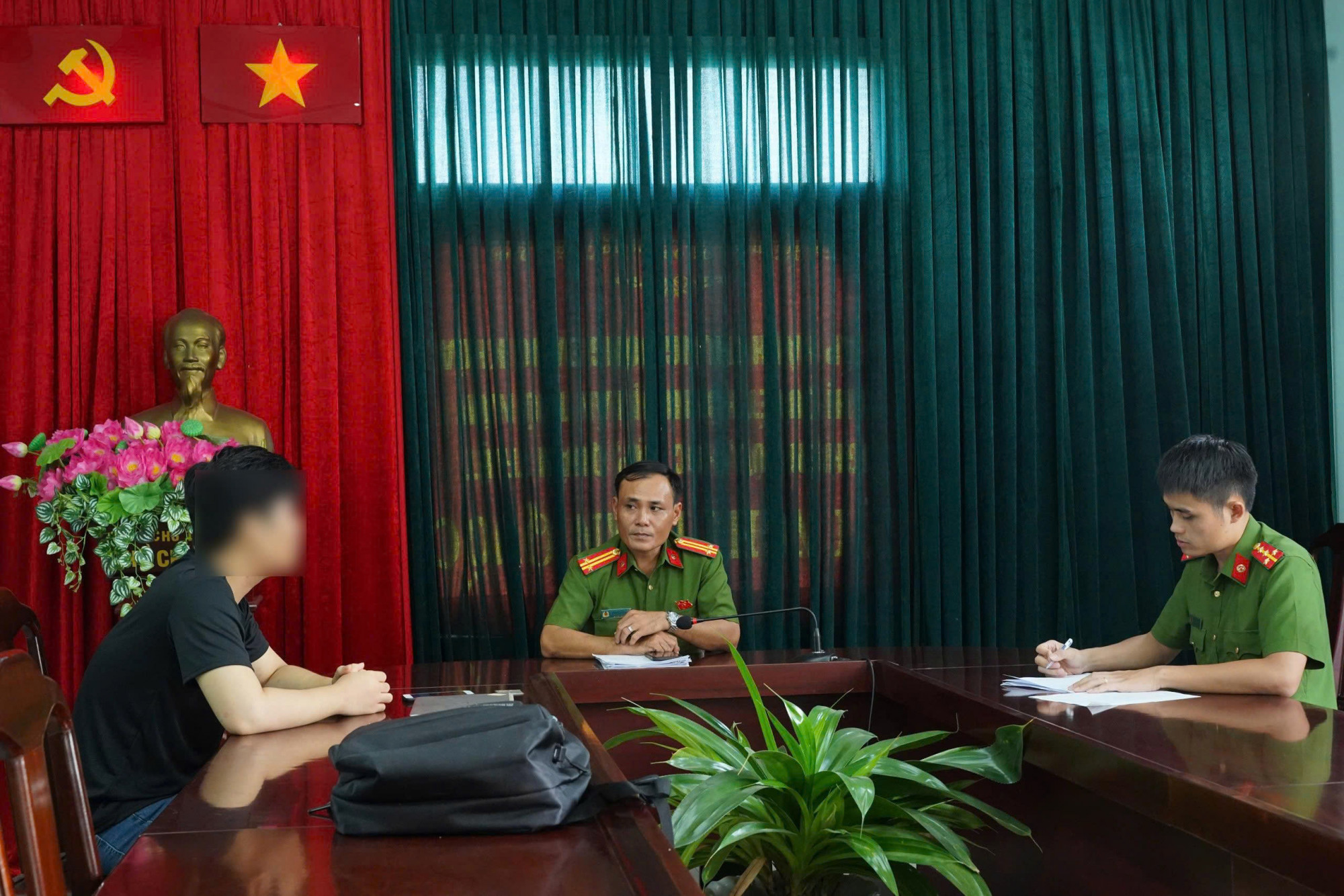 Sinh viên Nguyễn Văn H, khai báo với cơ quan công an