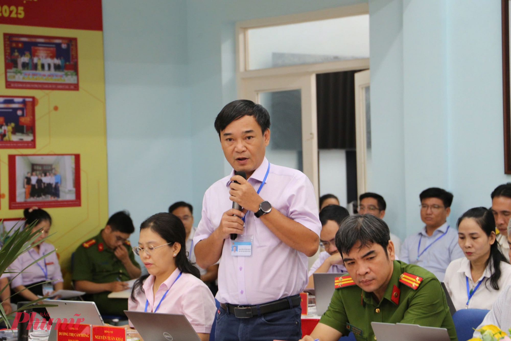 Ông Nguyễn Tuấn Khải - Phó chủ tịch UBND phường, Giám đốc Trung tâm hành chính công phường Phú Thuận phát biểu - Ảnh: Thanh Tâm