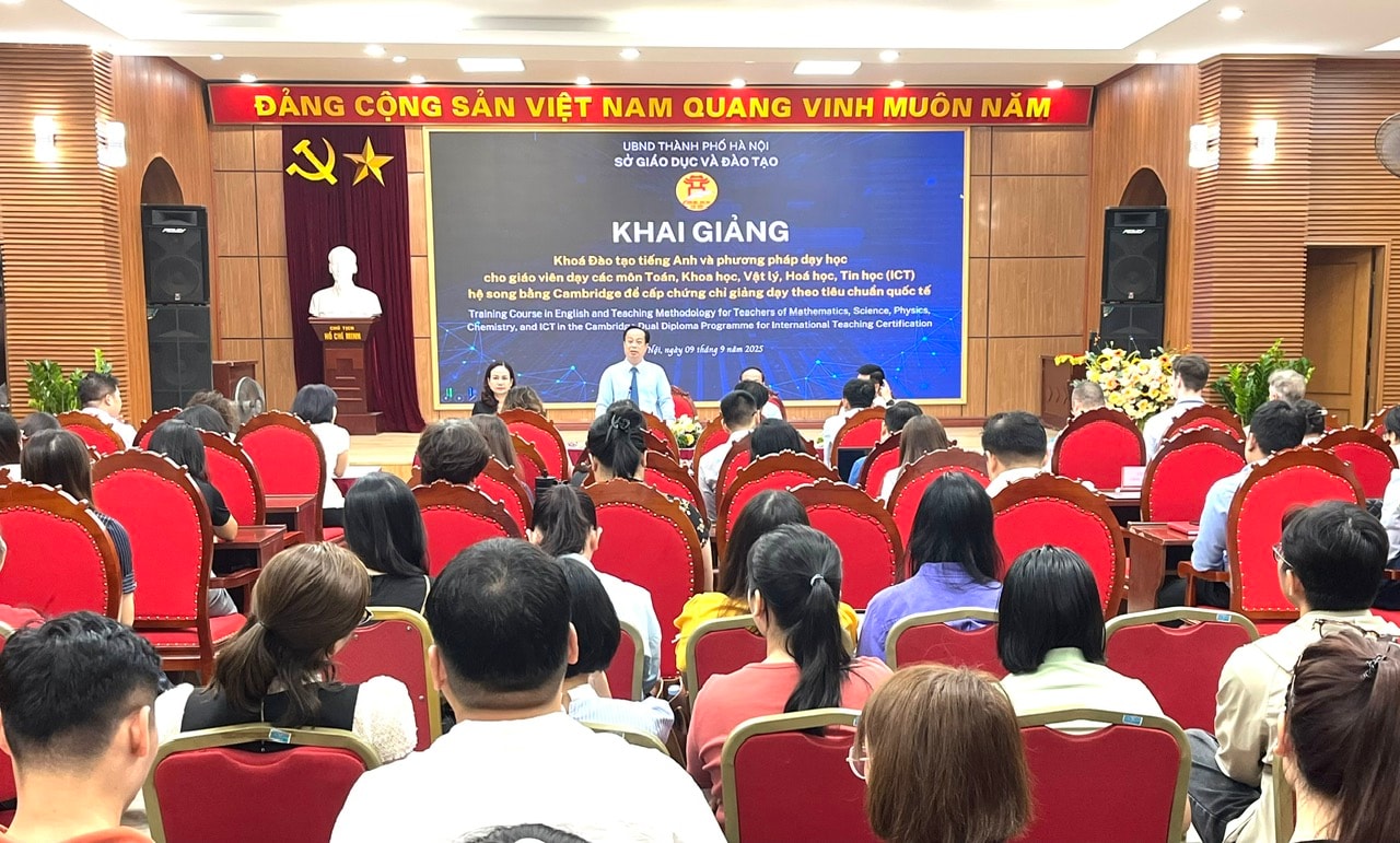 Quang cảnh lễ khai giảng khóa học. Ảnh: Lê Nguyễn
