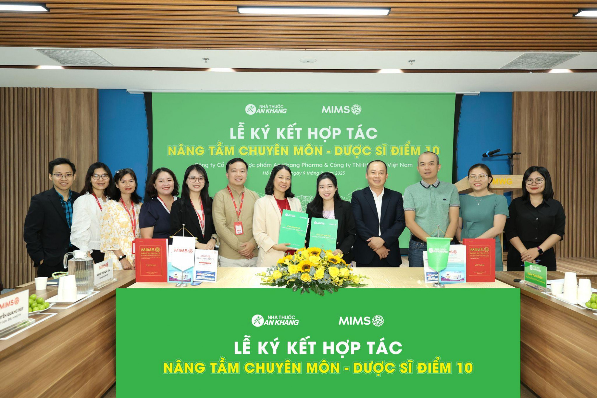 Khoảnh khắc đánh dấu cam kết chung vì một thế hệ dược sĩ vững chuyên môn, tận tâm với người bệnh - Ảnh: An Khang