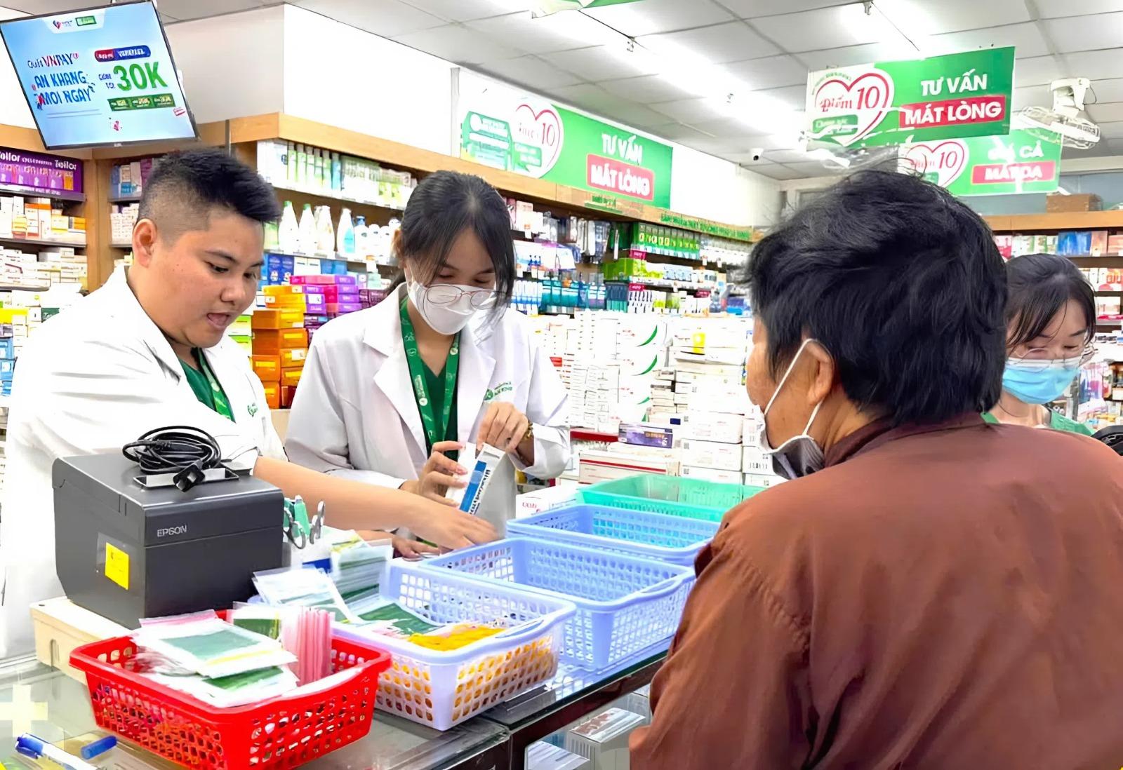 Tại An Khang, mỗi dược sĩ đều được cập nhật kiến thức liên tục để theo kịp nhịp chuyển mình của nền y học hiện đại - Ảnh: An Khang