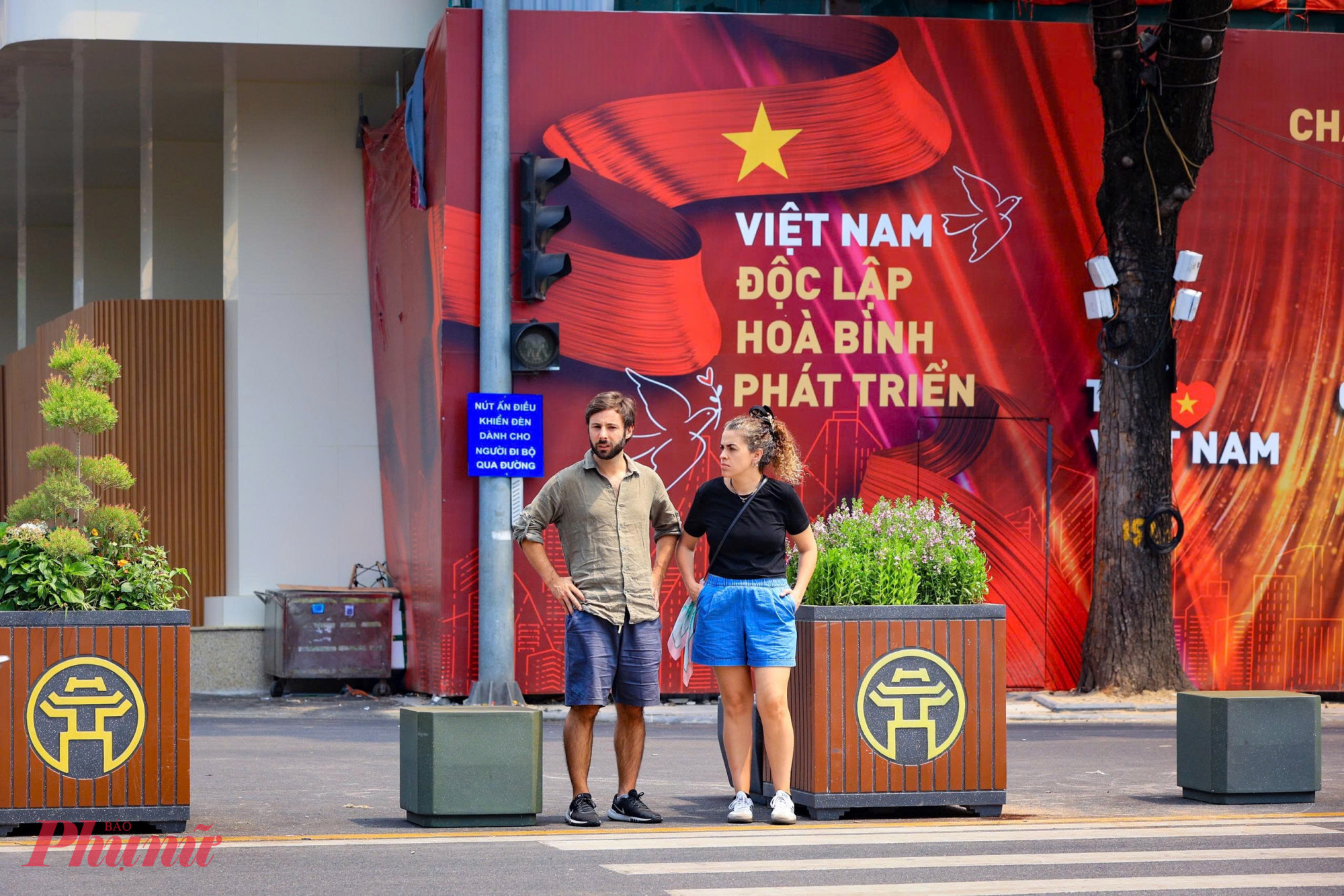 Với diện mạo mới, Quảng trường Đông Kinh Nghĩa Thục nhanh chóng trở thành điểm dừng chân yêu thích của đông đảo người dân và du khách.