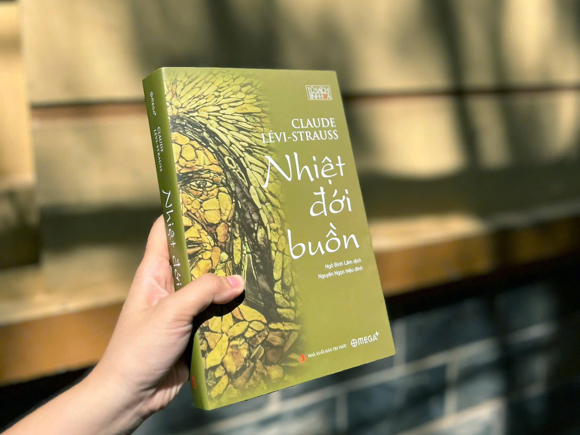 Phiên bản mới của Nhiệt đới buồn vừa ra mắt - Ảnh: OmegaPlus Books